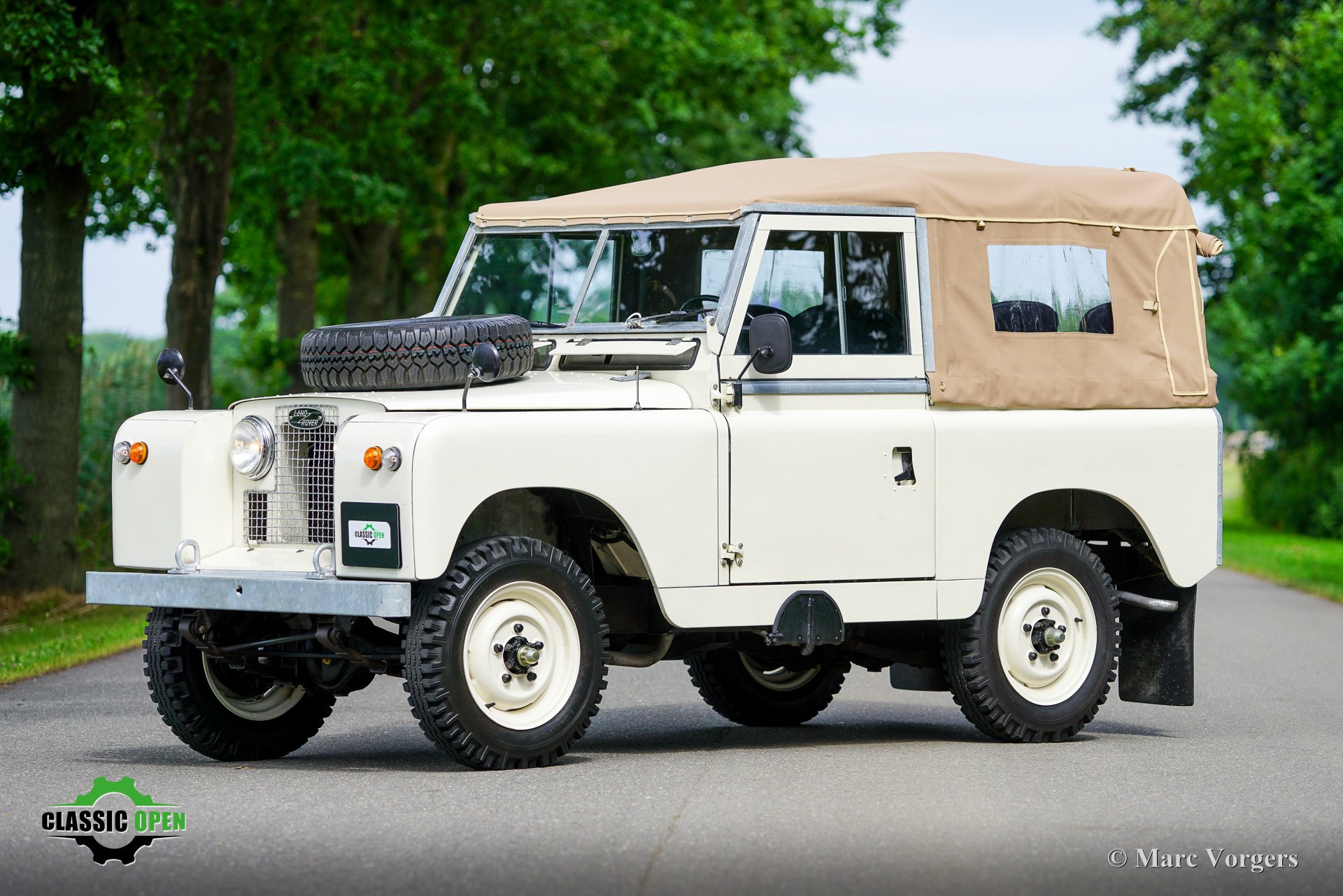 Land Rover 88 Series 2 Soft-Top
