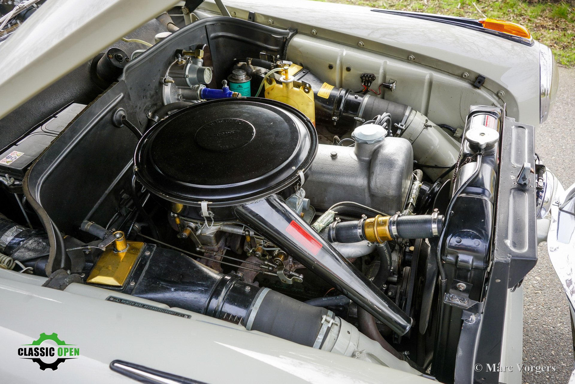 Mercedes Benz 220S Stuurbekrachtiging