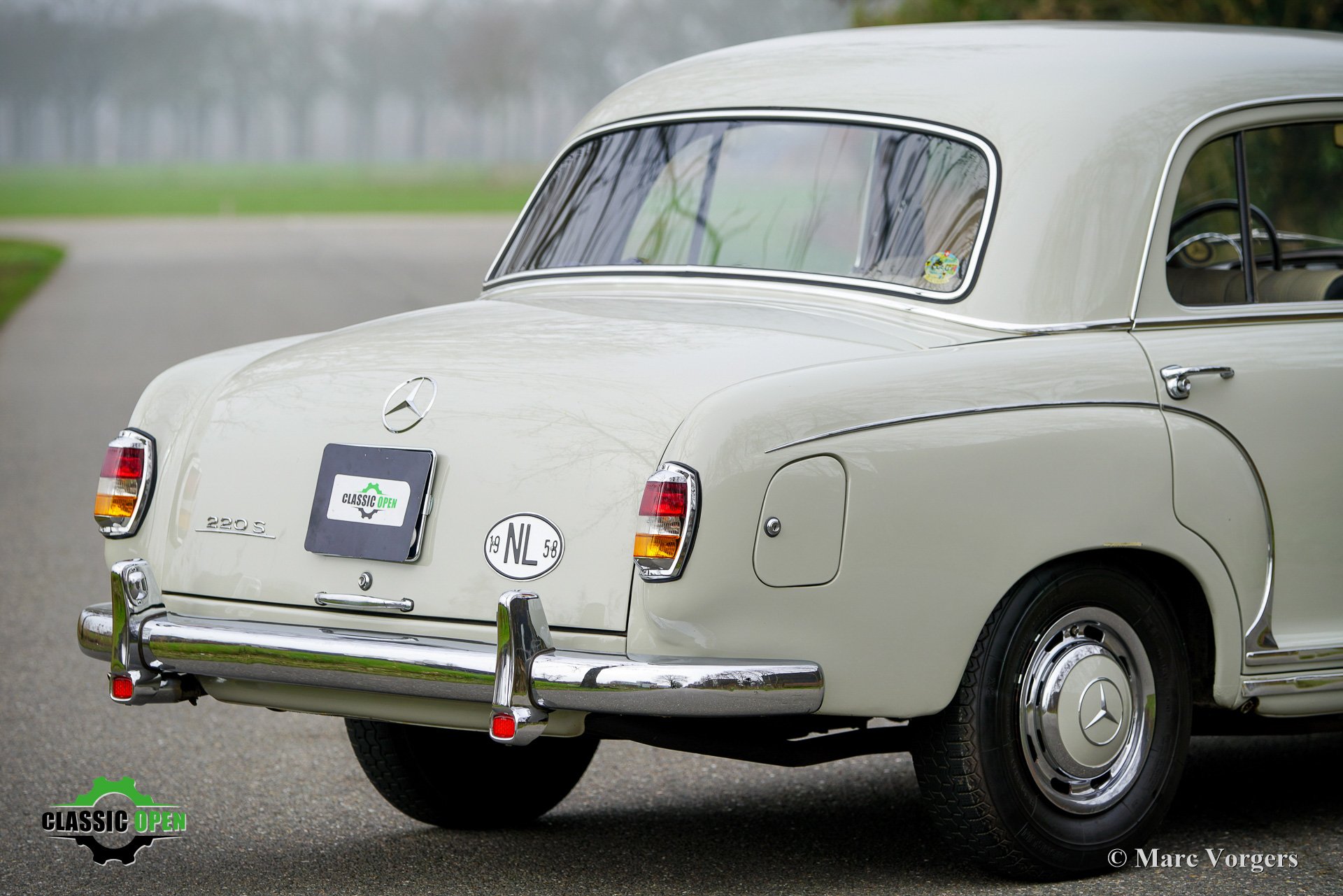 Mercedes Benz 220S Stuurbekrachtiging