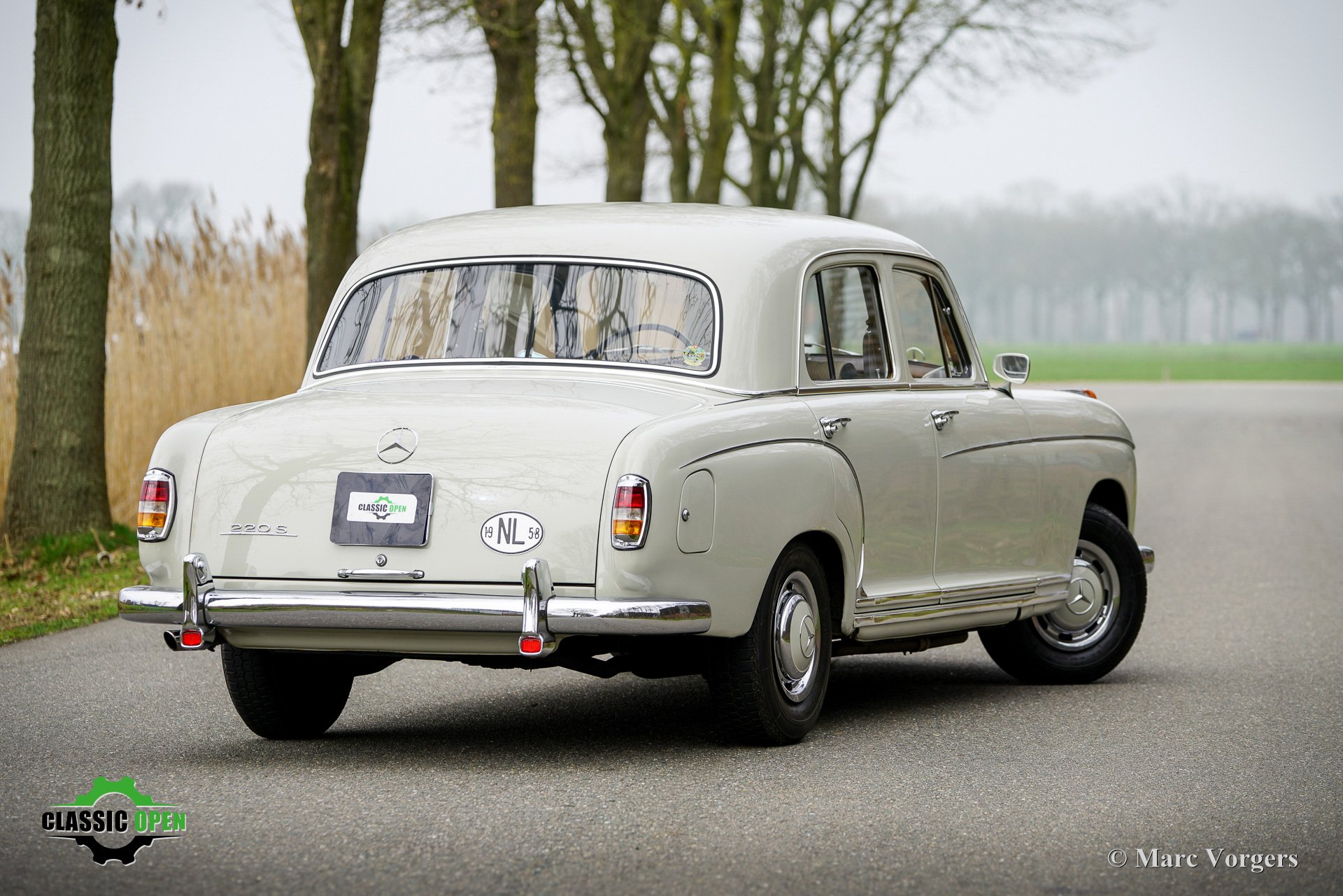 Mercedes Benz 220S Stuurbekrachtiging