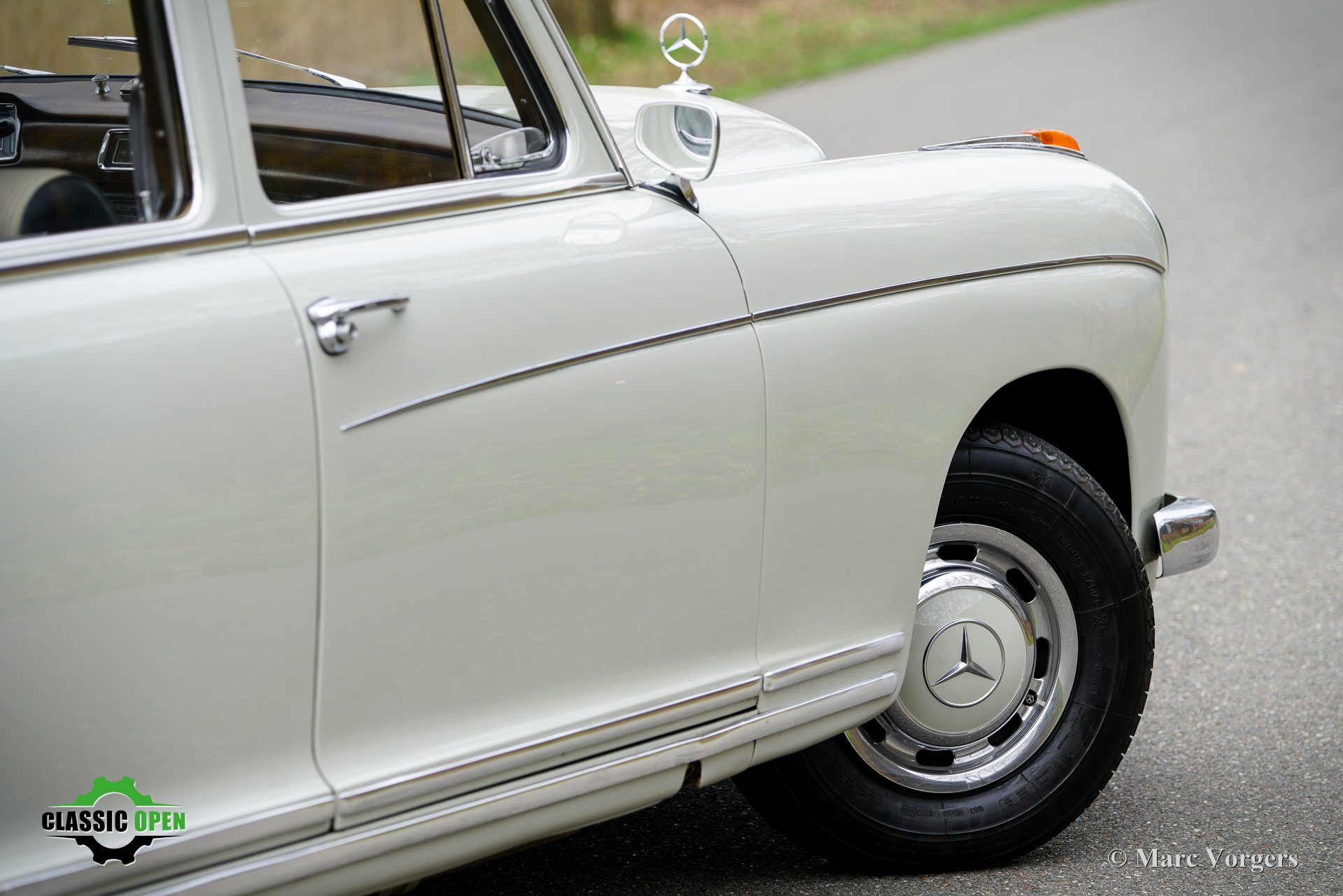 Mercedes Benz 220S Stuurbekrachtiging