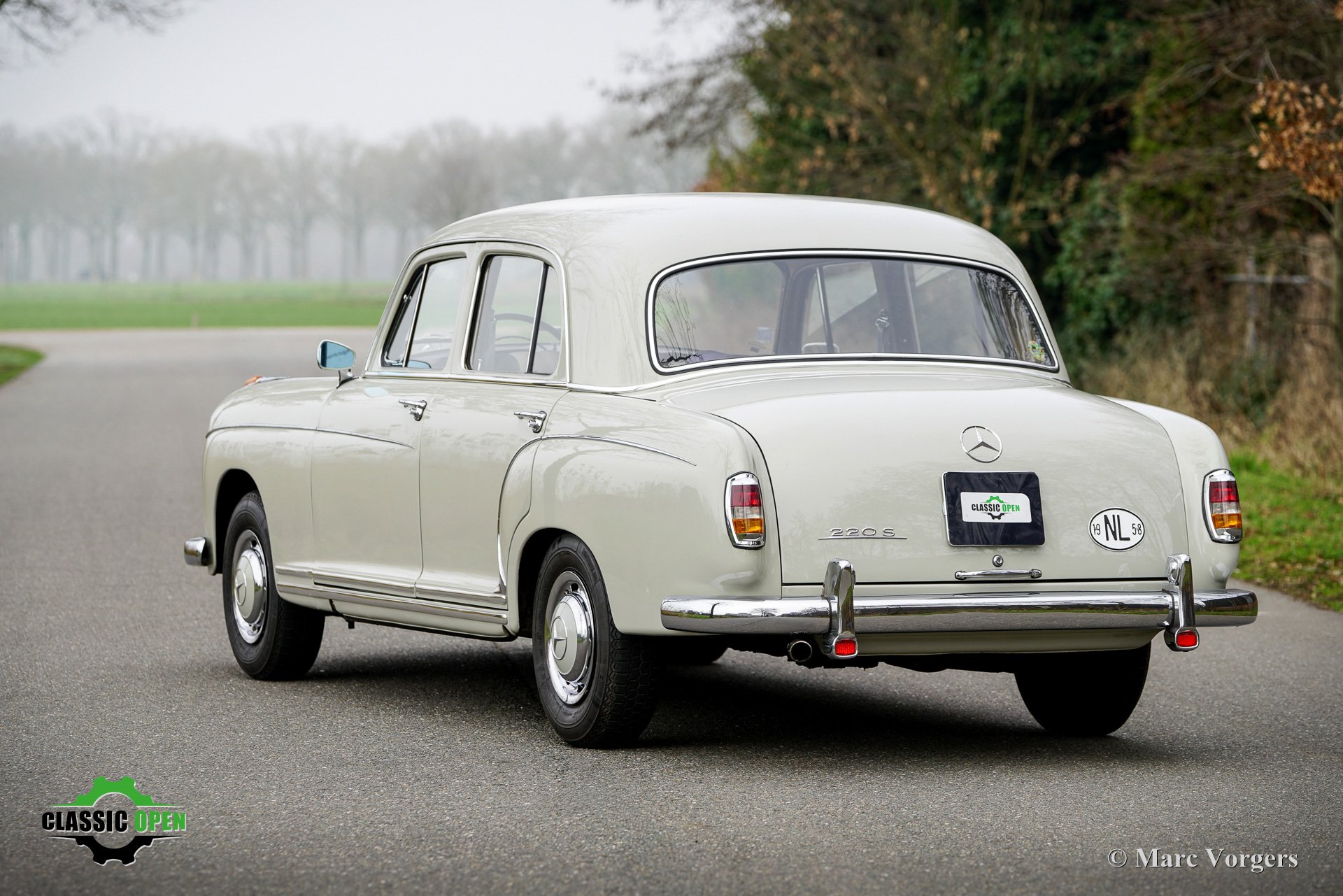 Mercedes Benz 220S Stuurbekrachtiging