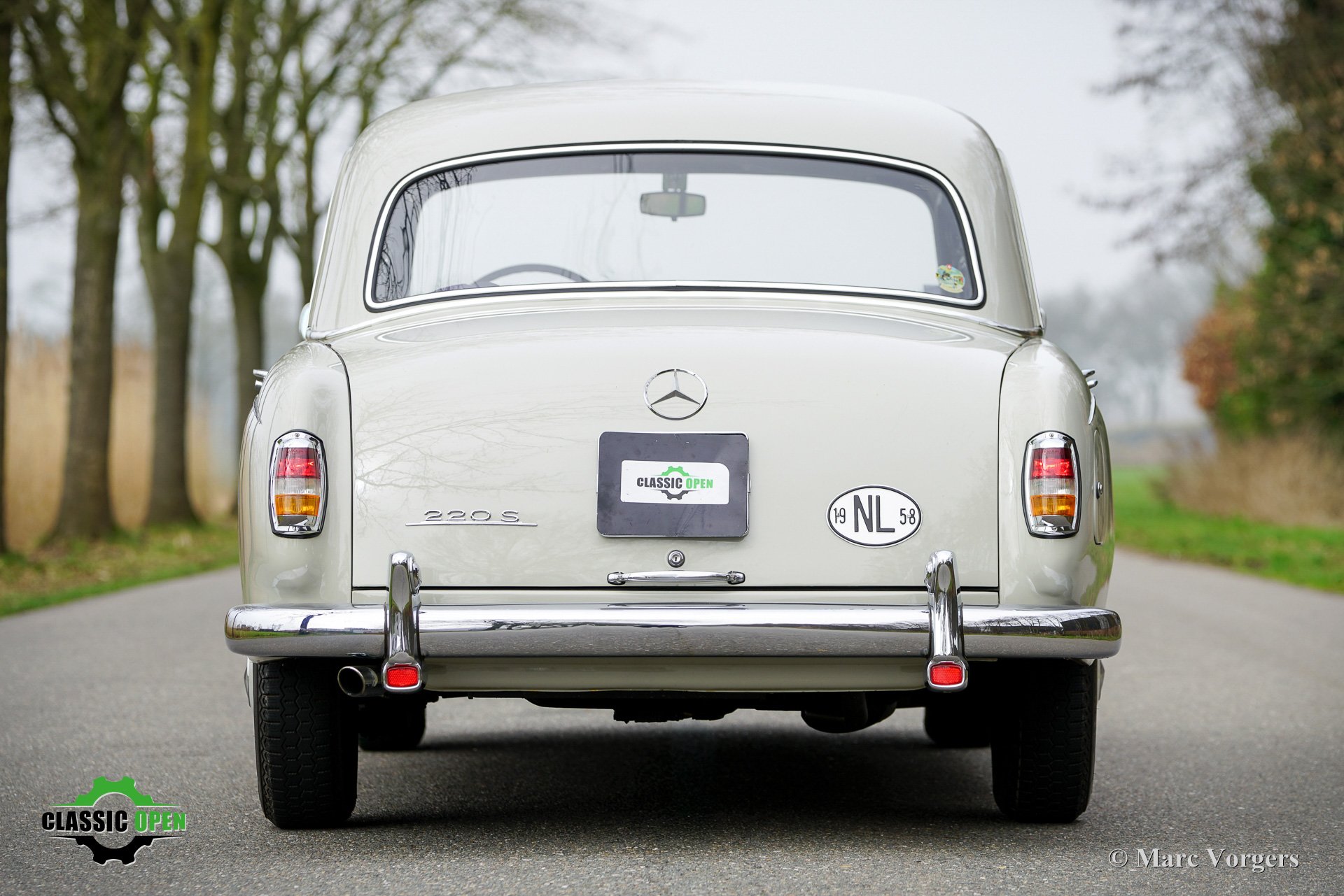 Mercedes Benz 220S Stuurbekrachtiging