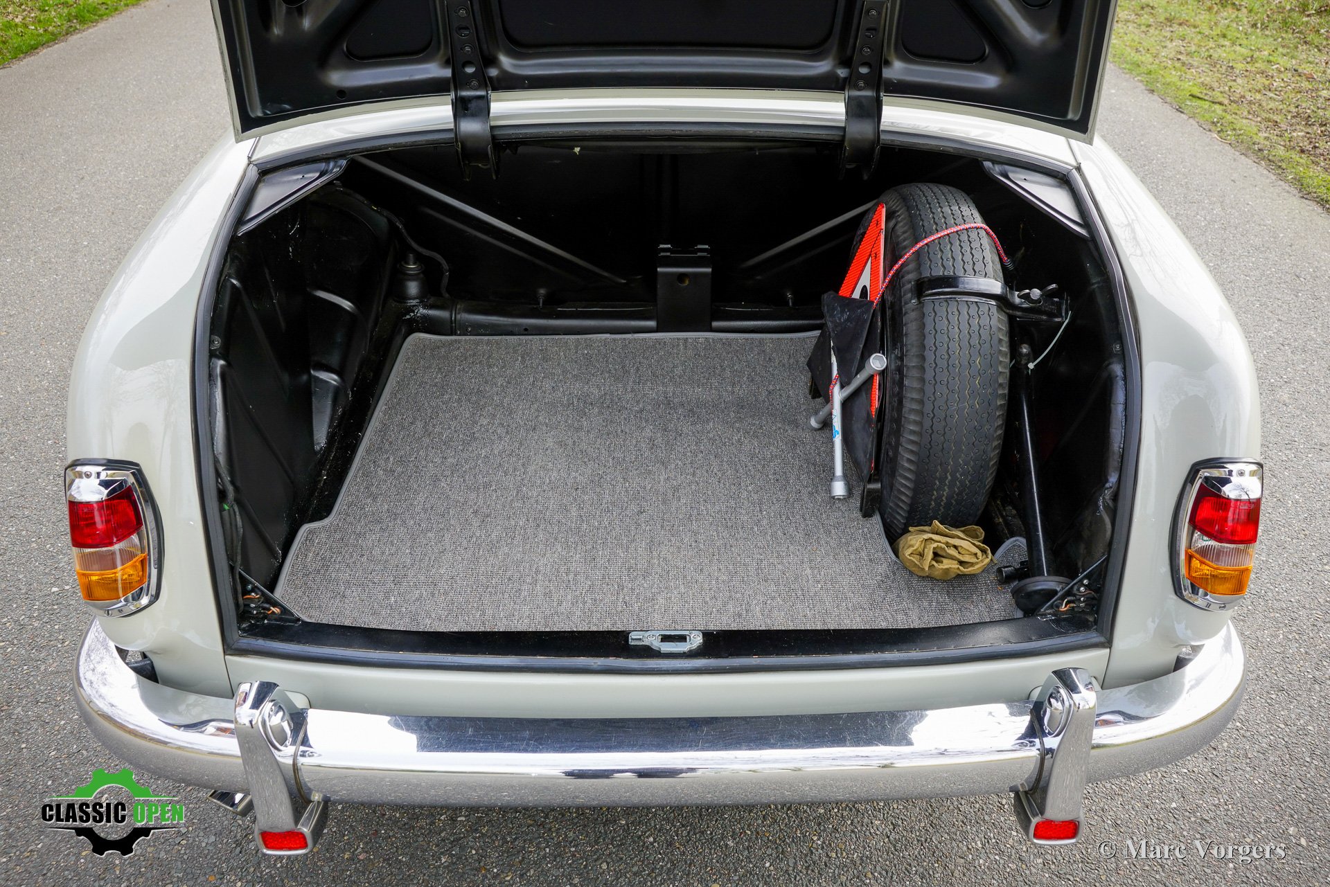 Mercedes Benz 220S Stuurbekrachtiging