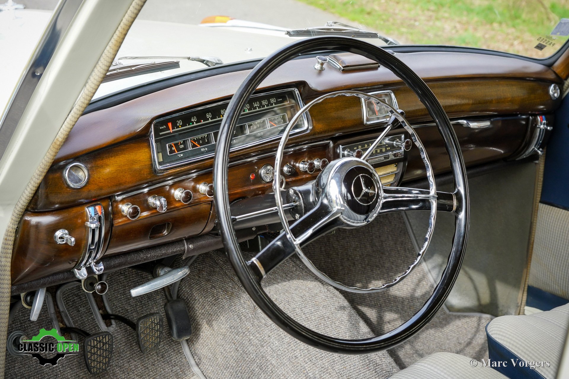 Mercedes Benz 220S Stuurbekrachtiging