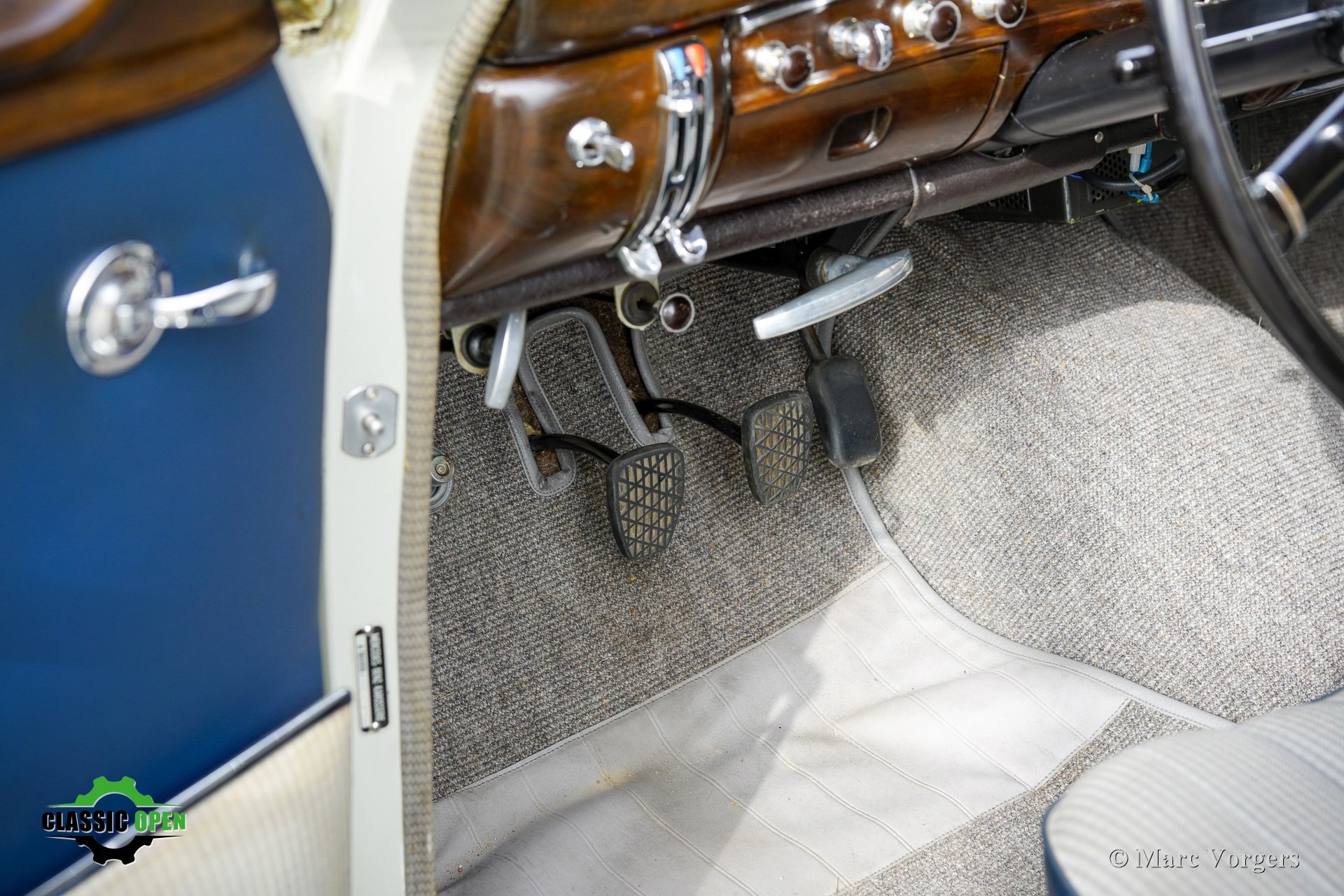 Mercedes Benz 220S Stuurbekrachtiging