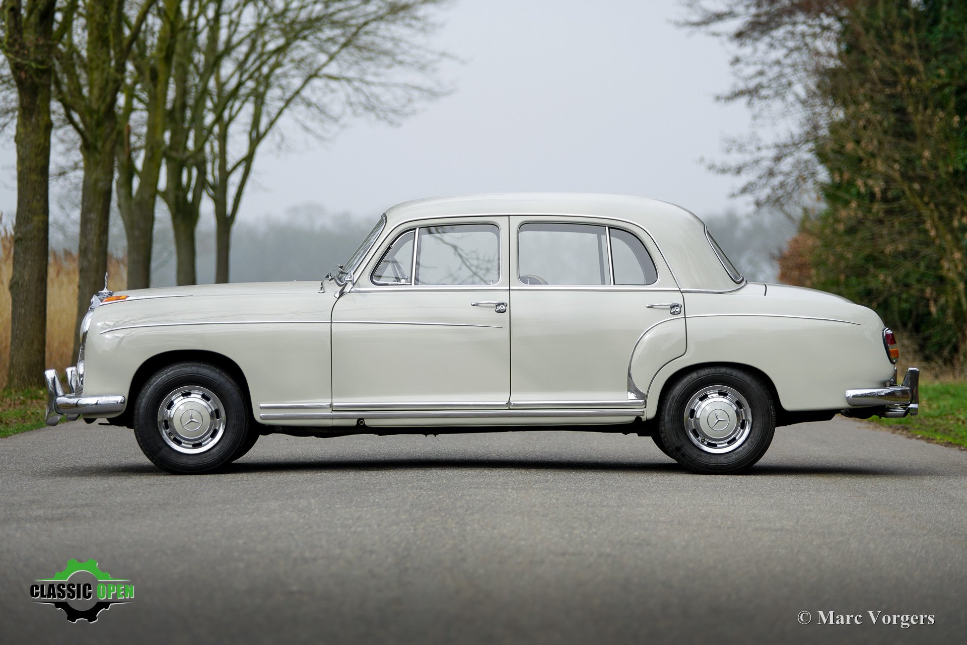 Mercedes Benz 220S W180