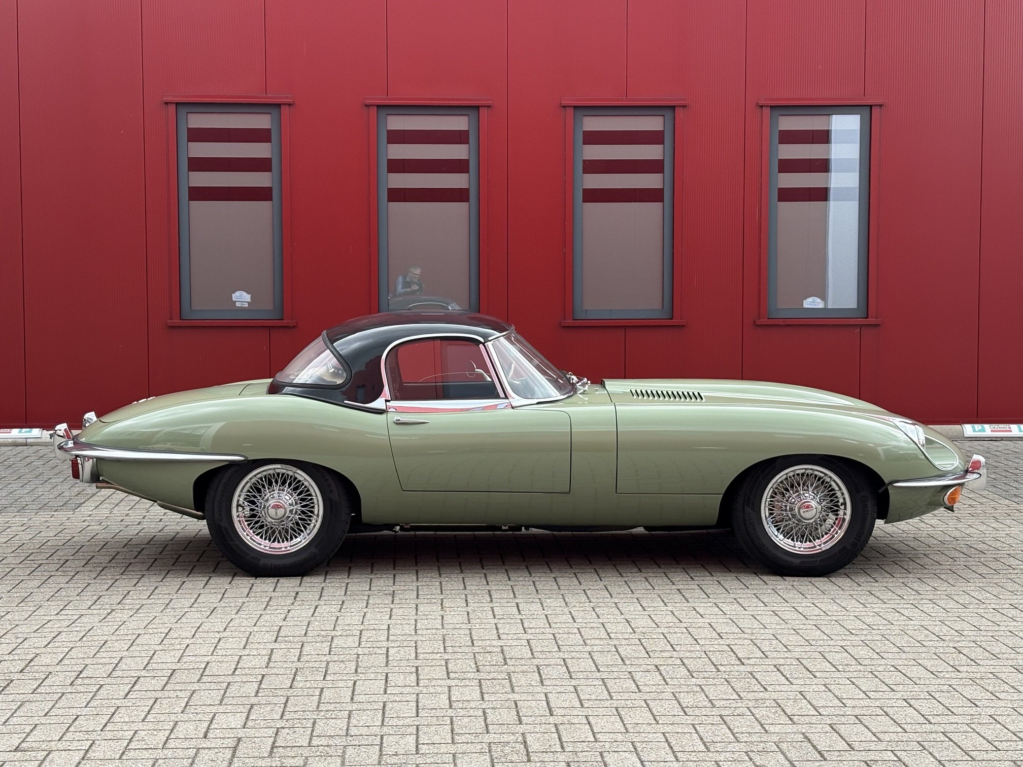 Jaguar E-type 4.2 Roadster 