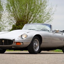 Jaguar E-type V12 roadster 1974 , Zilver met rood