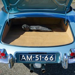 29a-jaguar-e-type-interieur.jpg