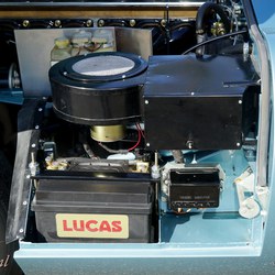 35-jaguar-e-type-motor.jpg