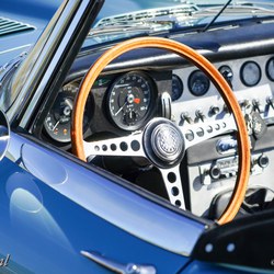 44-jaguar-e-type-dashboard.jpg